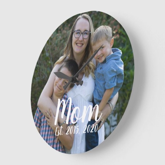 Mom Established Modern White Script Photo  ラージ壁時計 (傾斜)