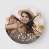 Mom Established Modern White Script Photo Round Cl ラウンド壁時計 (正面)