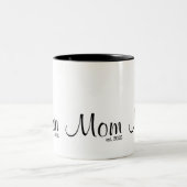 Mom Established New Mom Gift ツートーンマグカップ (中央)