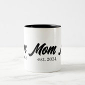 Mom Established New Mom Gift ツートーンマグカップ (中央)