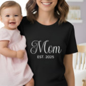 Mom Established New Mom Gift  Tシャツ