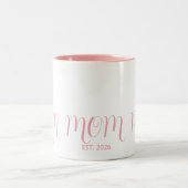 Mom Established Rose Pink Script New Mom Gift ツートーンマグカップ (中央)