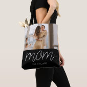 Mom Established Script ブラック フォトトートバッグ トートバッグ (クローズアップ)