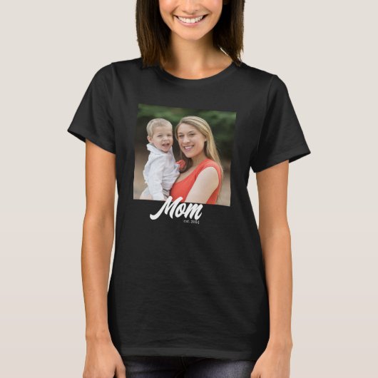 Mom Established Script 写真  Tシャツ (正面)
