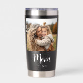 Mom Established Script Black Photo 保温保冷タンブラー (背面)