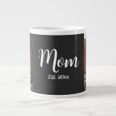 Mom Established Script Black Photo Specialty Mug ジャンボコーヒーマグカップ (正面)