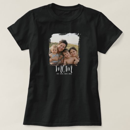 Mom Established Script Photo T-Shirt Tシャツ (デザイン正面)