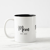 Mom Established Script Text Mom Gift ツートーンマグカップ (左)