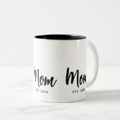Mom Established Year New Mother Gift ツートーンマグカップ (正面右)