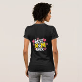 Mom Ever最高の -かわいいドードルスタイルとハート Tシャツ (裏面フル)