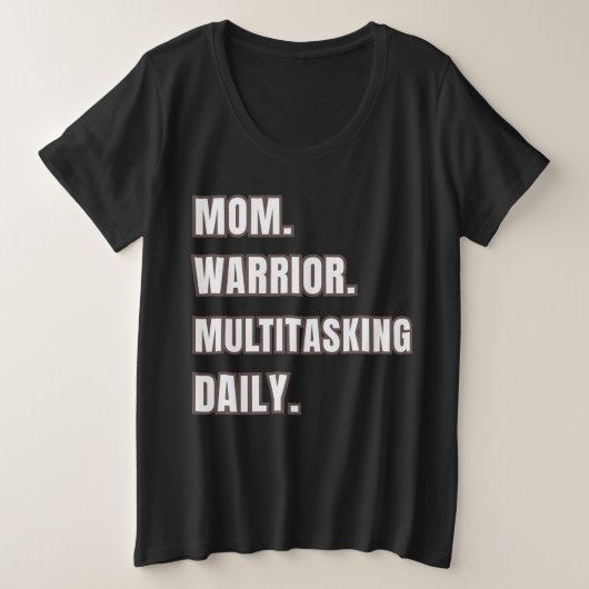 Mom Gift 2026 Mom Warrior Multitasking Daily Black プラスサイズTシャツ (デザイン正面)