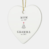 Mom | Gramma Year Est. クリスマス セラミック オーナメント (左)