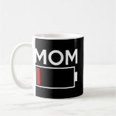 Mom Low Battery Energy コーヒーマグカップ (左)