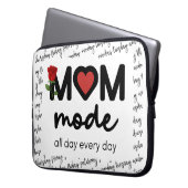 Mom Mode All Day Every Day Laptop Bag ラップトップスリーブ (正面左)