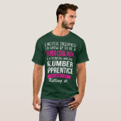 Mom of Plumber Apprentice Funny I Never Dreamed Tシャツ (正面フル)