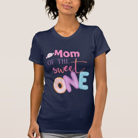 Mom of the Sweet One Brother 1st Birthday Donut Tシャツ (正面)