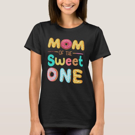 Mom Of The Sweet One Donutをテーマにした最初の誕生日M Tシャツ (正面)