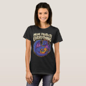 Mom Protects Everything Fantasy Art Tシャツ (正面フル)