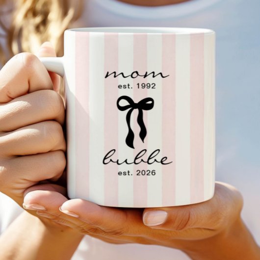Mom to Bubbe Est Mug with Bow コーヒーマグカップ