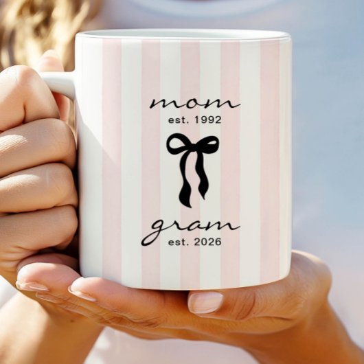Mom to Gram マグカップ ピンクボウストライプ