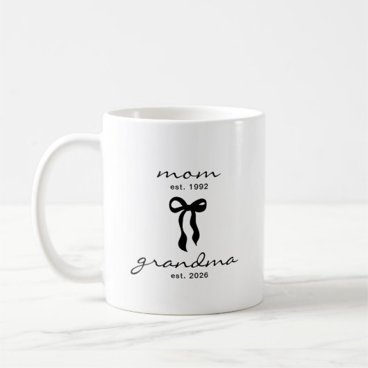 Mom to Grandma Est Mug with Bow コーヒーマグカップ (左)