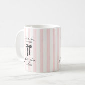 Mom to Yiayia Est Mug with Bow コーヒーマグカップ (正面左)