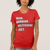 Mom Warrior Multitasking Daily Mom Gifts 2026 Red  Tシャツ (正面)