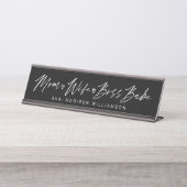 Mom, Wife, Boss Babe Trendy Brush Script Black デスクネームプレート (正面)
