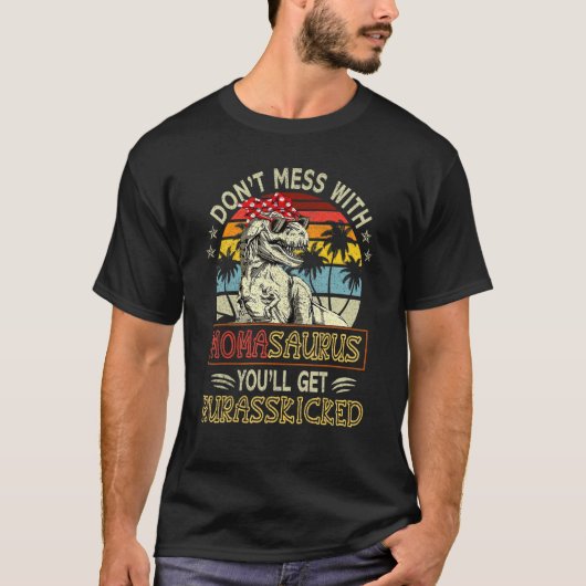 MomasaurusとゴチャゴチャするなMを蹴る Tシャツ (正面)