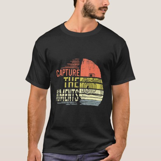 Moments Camera Photographerの写真をキャプチャ Tシャツ (正面)