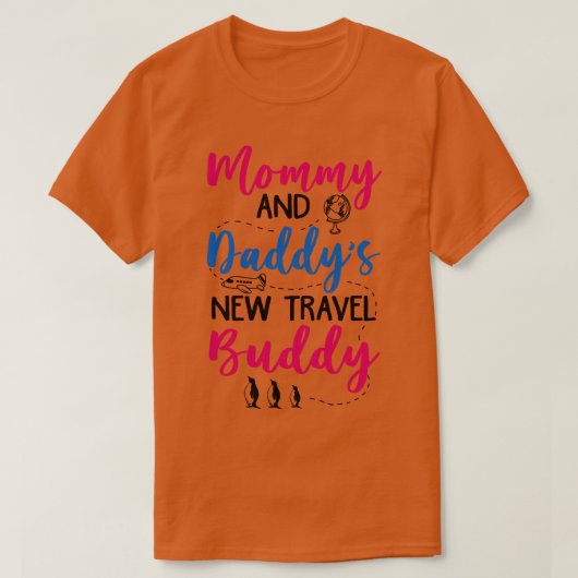 MommyとDadys新しい旅行バディ Tシャツ (デザイン正面)