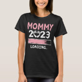 Mommy 2023将来の新しおもしろいいママをロードする tシャツ (正面)