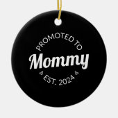 Mommy Est 2024に昇格 セラミックオーナメント (正面)