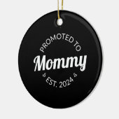 Mommy Est 2024に昇格 セラミックオーナメント (左)