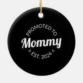 Mommy Est 2024に昇格 セラミックオーナメント (裏面)