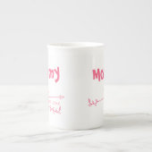 Mommy Est 20xx -ハートと矢印(2トーンピンク) ボーンチャイナマグカップ (正面)