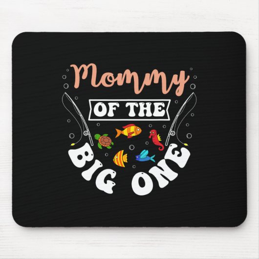 Mommy Of The Big One魚釣り誕生日パーティーBday C マウスパッド (正面)