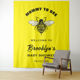 Mommy To Beeおもしろいイエローブラックベビーシャワー背景 タペストリー