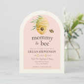 Mommy To Bee Blush Pink Bumblebee Baby Shower 招待状 (スタンド正面)