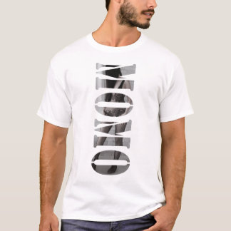 MOMOの中にモモ Tシャツ