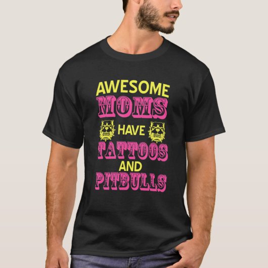 MOMSに素晴らし入れ墨とピットブルあり Tシャツ (正面)