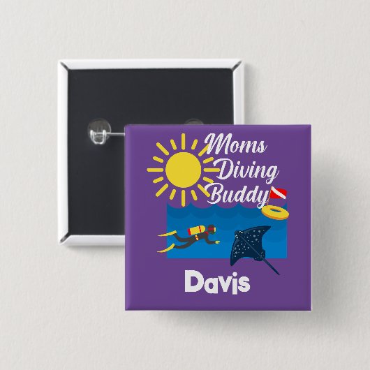 Momsダイビングバディデザイン – スクエアマグネットボタン 缶バッジ (正面&裏面)