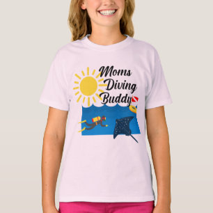 Momsダイビングバディデザイン – 女子の基本Tシャツ Tシャツ