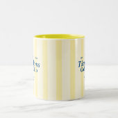 Moms Club Typography Yellow Stripes ツートーンマグカップ (中央)