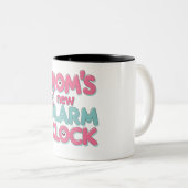 Mom's New Alarm Clock Mug ツートーンマグカップ (正面右)