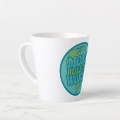 Moms Rule the World Groovy Globe カフェラテマグ (左アングル)