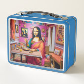 Mona eating Indian Foods in the Indian house メタルランチボックス (裏面)