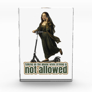 Mona Lisa on the phone  riding a kick scooter フォトブロック