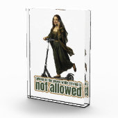 Mona Lisa on the phone riding a kick scooter フォトブロック (右)