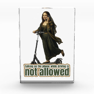 Mona Lisa on the phone  riding a kick scooter フォトブロック